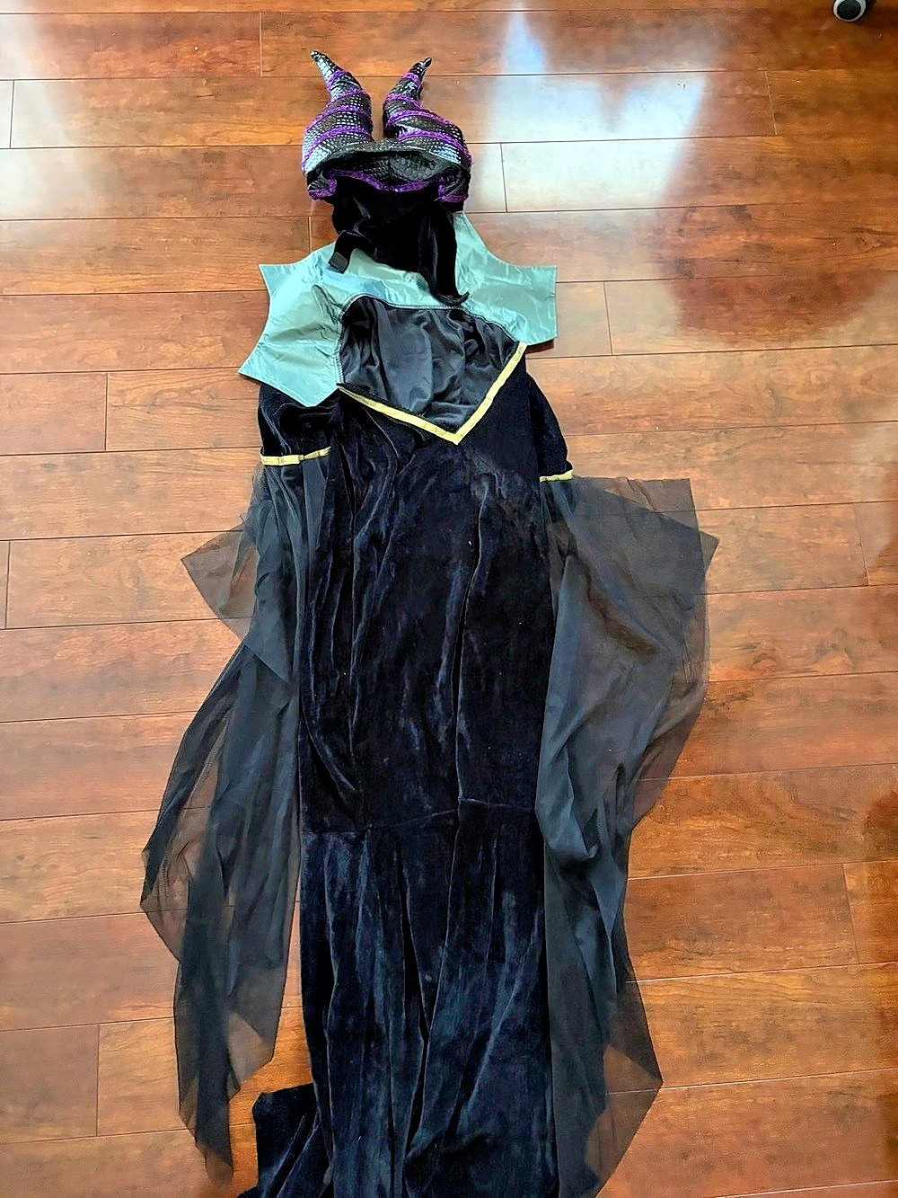Disney Maleficent Deluxe Adult Costume Black & Purple with Hat